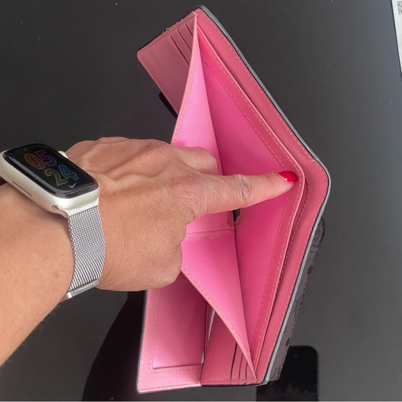 SOLD‼️. NEW MCM LIMITED EDITION PINK BUNNY VISETTOS LEATHER WALLET - Picture 6 of 12